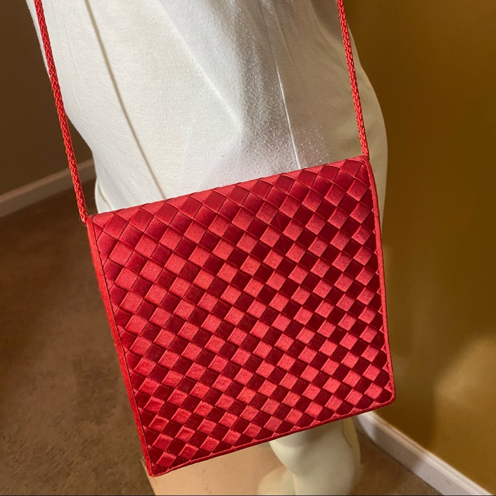 RED PURSE